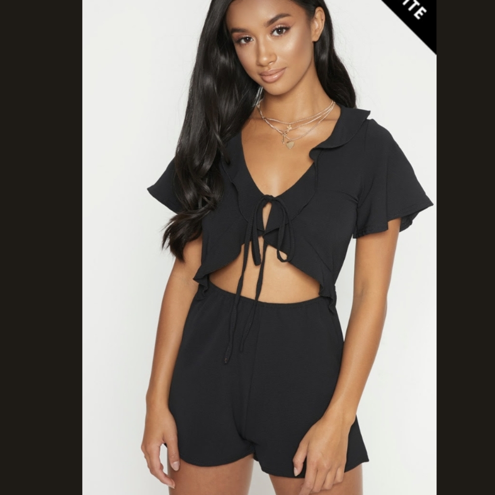 ❤️‍🔥3 for $15 NWT Pretty Little Thing Black Front tie Romper